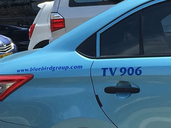 ブルーバードは　横の後ろに　ＷＷＷ.BLUE BIRD GROUP.COM <br />って書いてる。でもこれを確認したときは　通り過ぎてます。<br /><br />