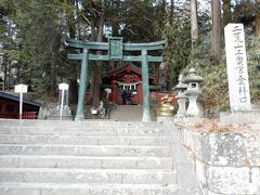 中禅寺湖畔の中宮祠。

初詣タイムは16時で終了でした・・・