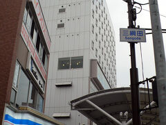 そんなこんなでリムジンバスは時間通りに奈良駅に到着。
もうチェックインできるといいなと願いつつ、２泊お世話になるホテルへ。

◇スーパーホテルLohas・JR奈良駅
http://www.superhotel.co.jp/s_hotels/lohasnara/

しかしチェックインは15時から。今は14時半。待つかどうか迷ったけど、陽が落ちるのが早いので、荷物だけ預けて散策にゴー！

・・・さっむい！奈良、さっむい！思わずコンビニでタイツを買う。（←本州の秋を甘く見がちな北海道人）