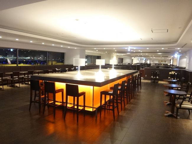 羽田空港国内線第1旅客ターミナル 南ウイング3F<br /><br />日本航空『サクララウンジ』南ウイング内の「バーラウンジ」の写真。<br /><br />