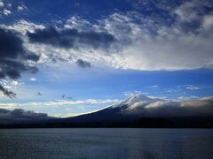 7：50　河口湖　大石公園

やっぱり富士山が見たい。
予定を変更して河口湖へ。
ちょっと見えた。


駐車場/無料
トイレ有り