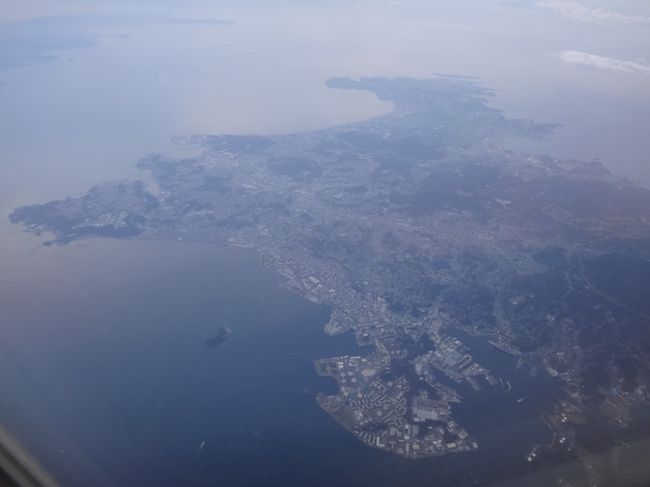 石垣島行きの機内から眺めた東京湾の写真。