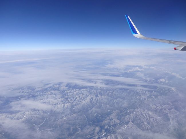 雪化粧した山々が美しい。<br />残念ながら富士山は雲に覆われて見られませんでした。