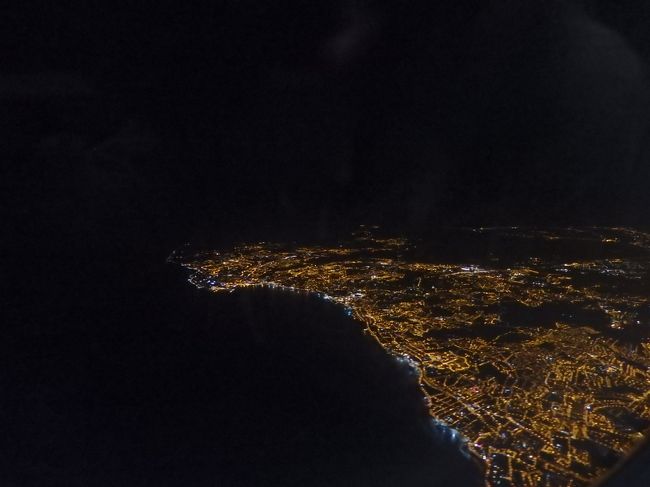 フランクフルト→リスボンへの飛行機は窓際でした。<br /><br />ポルトガルの美しい夜景に感動！