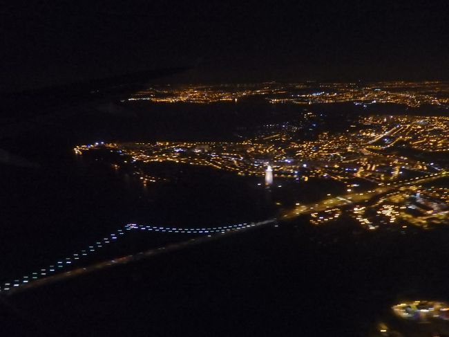 リスボンに架かる「４月２５日橋」が見えてきました。<br />もうすぐ着陸です。<br /><br />なんだかワクワクしてきました。<br />それにしても遠かった・・・。<br />