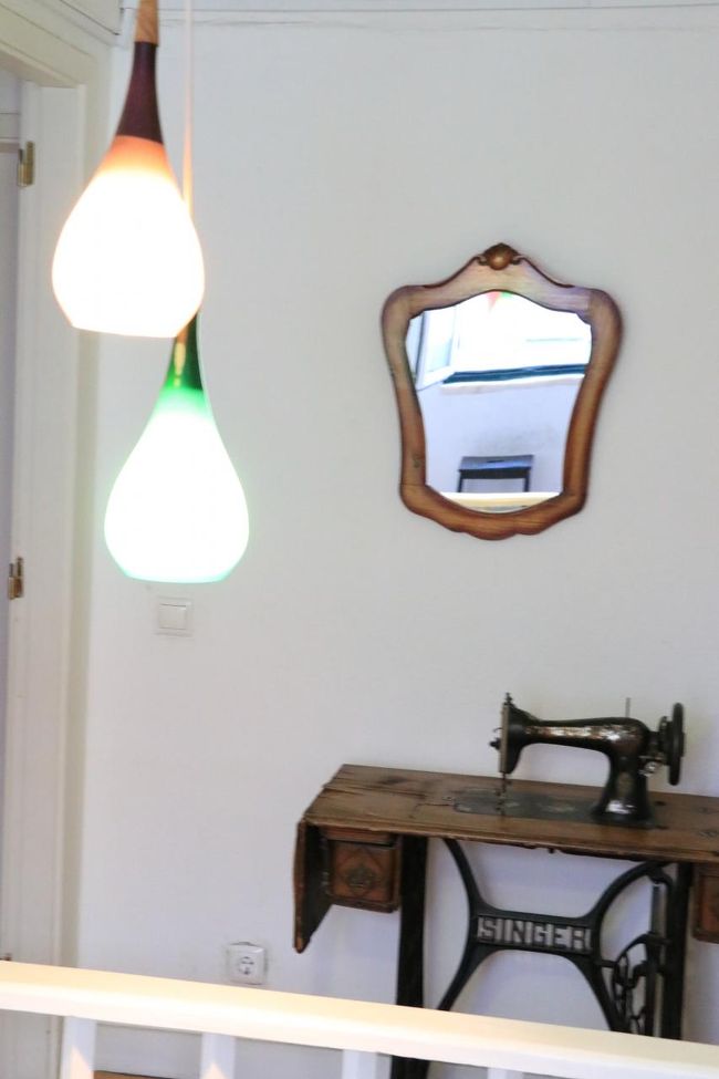 廊下にはレトロな足踏みミシンが飾ってありました。