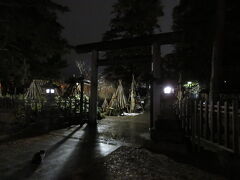 松岬神社です。
上杉神社の入り口の手前にあります。
ちょっと寂しげな感じがします。