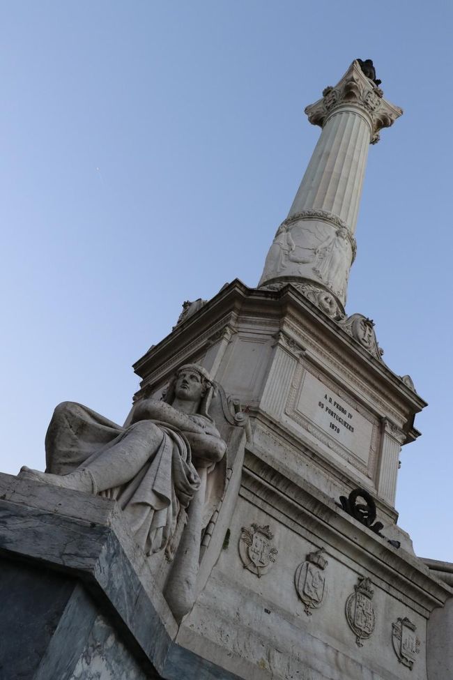 ロシオ広場にあるモニュメント。<br /><br />