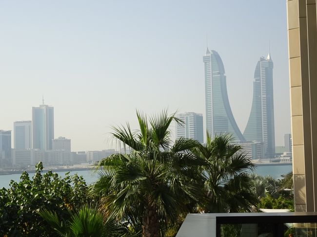 フォーシーズンズＨよりのバーレーン・ファイナンシャル・タワーのイースト・タワーとウェスト・タワー