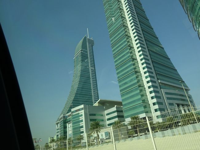 ファイナンシャル・タワーのイースト・タワーとウェスト・タワー