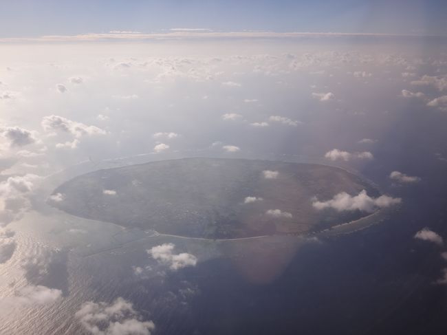 宮古島と石垣島の中間に位置する「多良間島」の写真。