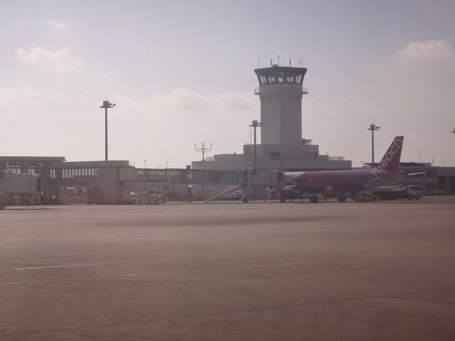 沖縄・南ぬ島 石垣空港国内線旅客ターミナル<br /><br />「南ぬ島 石垣空港」に着陸しました。