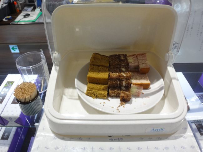 「黒糖カステラ」、「黒糖マーブルケーキ」、「紅芋マーブルケーキ」の<br />試食がありました。<br /><br />オーソドックスに「黒糖カステラ」をお買い上げ♪<br /><br />
