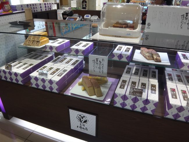 沖縄・石垣島　南ぬ島 石垣空港国内線旅客ターミナル1F<br /><br />【島の菓　八重山屋】<br /><br />・ 黒糖パイ巻きカステラ　1,300円<br />・ 黒糖カステラ　1,080円<br />・ 黒糖マーブルケーキ　1,080円<br />・ 紅芋マーブルケーキ　1,080円