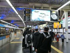 モノレール浜松町駅にて。
新千歳空港で往復乗車券（800円）を購入済み。
