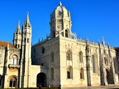 Mosteiro dos Jeronimos（ジェロニモス修道院）

大航海時代の富をつぎ込んで建築されたジェロニモス修道院、入場開始は10：00になるがその前から並ぶことは必須。

リスボアカードで無料、一般列とは別との情報であったが、この時は別列はなく結局は同じように並ぶことになった。
ちなみに仔羊達は9：30頃に到着となったが、既に2,30人は並んでいたっけ(;'∀')