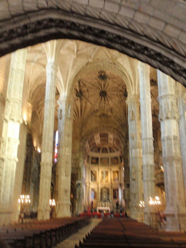 修道院の中に入りました。奥手、祭壇です。