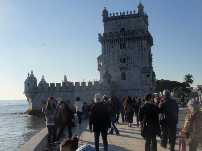 ベレンの塔<br />ベレンの塔はリスボンのベレン地区にある塔で、「リスボンのジェロニモス修道院とベレンの塔」の構成資産として世界遺産リストに登録されている。16世紀にマヌエル1世によってヴァスコ・ダ・ガマの世界一周の偉業を記念して作られたテージョ川の船の出入りを監視する目的の要塞である。建築様式はマヌエル様式である。