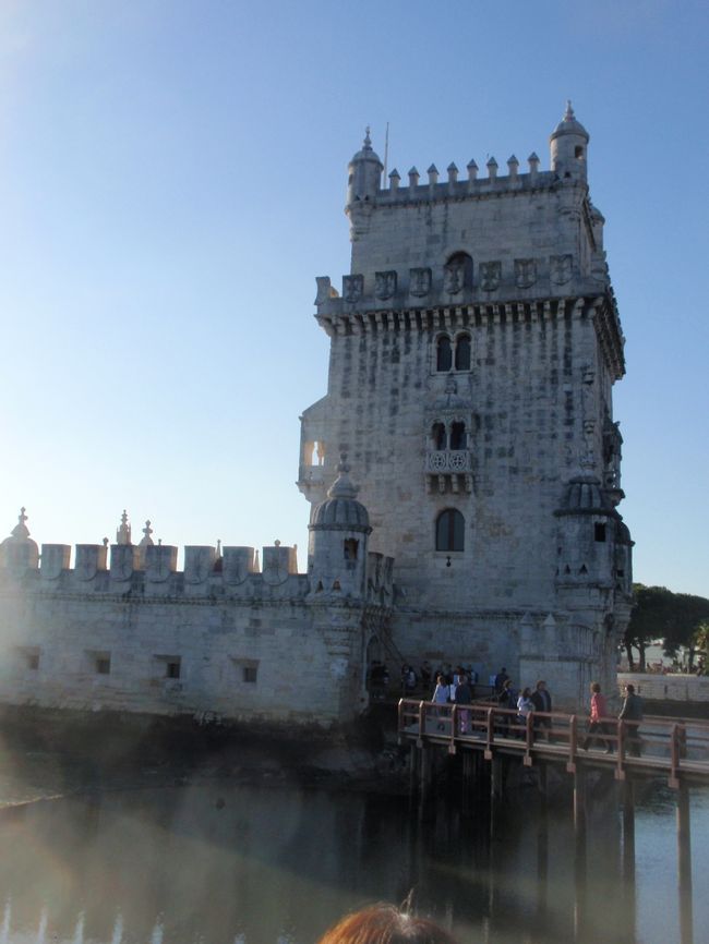 まるでお城のミニチュアみたいで可愛い！桟橋を通って中へ