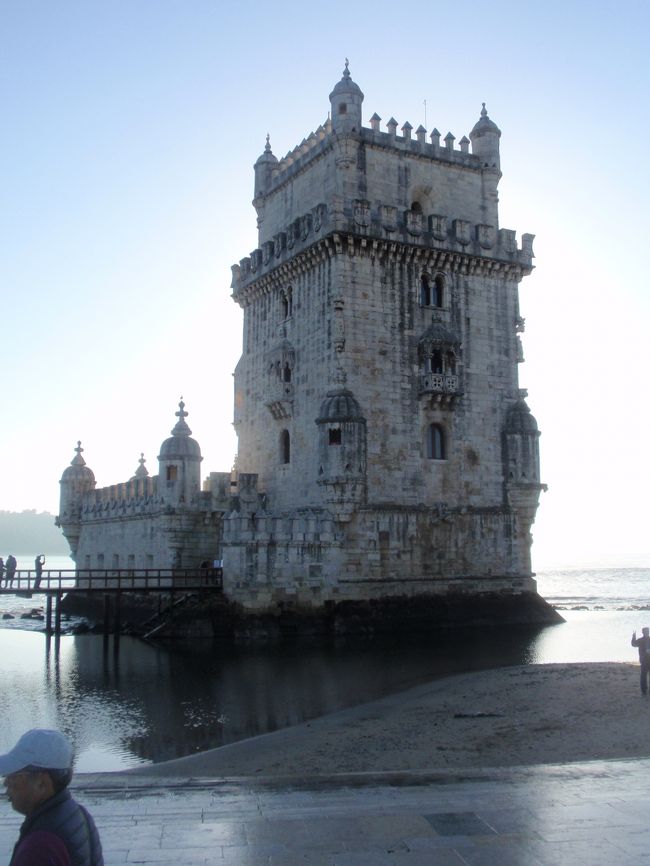 川を行き交う船の監視と河口を守る要塞として、マヌエル１世の命によって1519年に建てられたベレンの塔。地下・地上を合わせて６層構造になっているそうです。