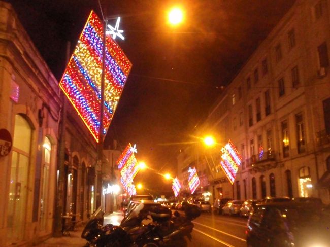 リスボンの夜はいつまでも、ネオン。