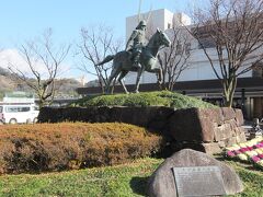 今回の旅のスタートは彦根駅から

井伊直政の像が出迎えてくれます