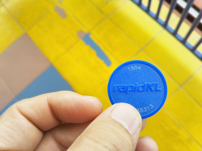 トークンを購入し利用します。