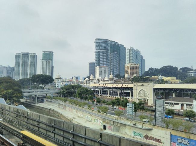 観光名所のひとつですが、何度も訪れている場所なので、車窓からのみに留めておきます。