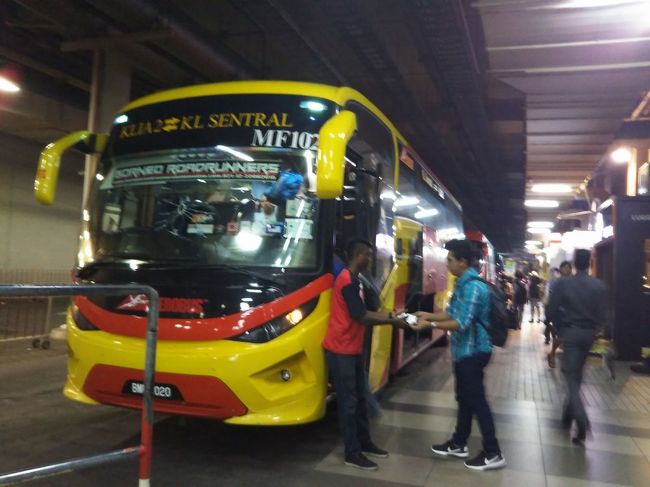 昨日と同様、KLセントラルからバスでKLIA2に向かいます。