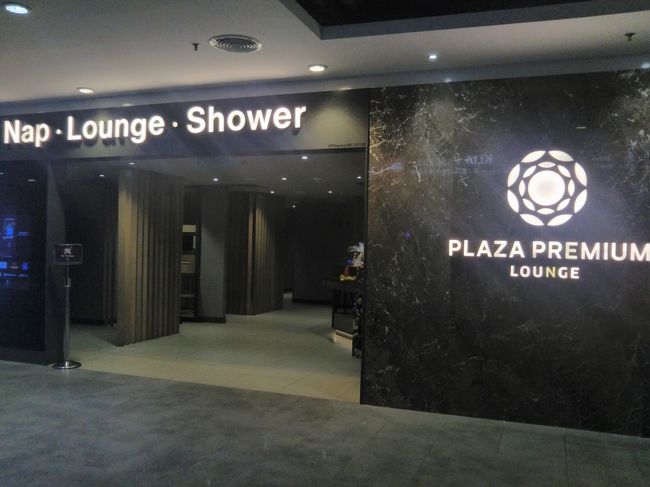 プライオリティパス(PP)が使用できるラウンジで休憩します。