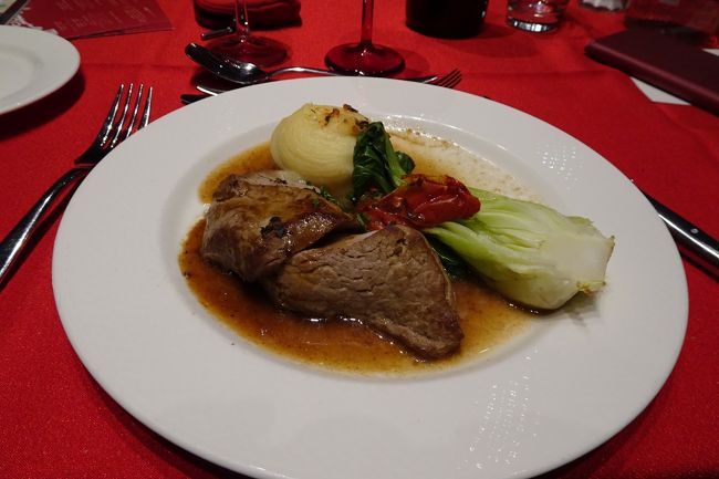 仔牛もも肉、パースニップのピューレ、スパイシー・ソース