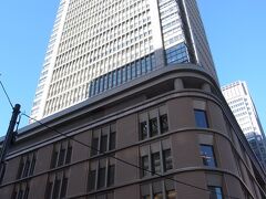 美術館を１時間ほど見物し、時間は１３時３０分ごろ。

せっかくなので、お昼は丸ビルで食べることに。