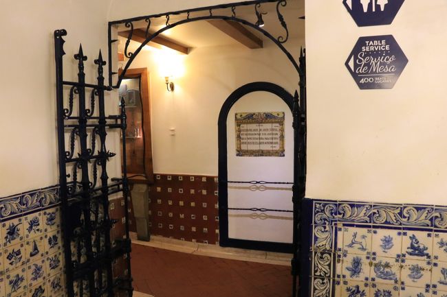 店内は入り組んだ造りになっていて、方向音痴の私は出口が分からなくなり、うっかりスタッフオンリーのお部屋に入りそうになってしまいました（笑）<br />情けない・・・<br /><br />厨房ではテレビの撮影をしていました。<br />人気のお店なので、取材もいっぱいありそうだよね。<br />