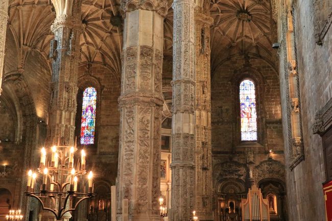 柱にも細かい装飾がありますよ。