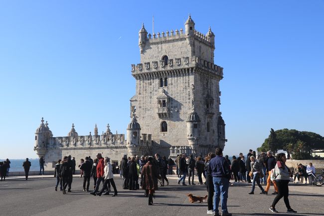 ポルトガルの冬は雨季にあたるとガイドブックに書いてあったので、防水加工で滑りにくい靴を履いて来ました。（濡れた石畳は滑ります）<br />なのにこの快晴。<br />嬉しい誤算です。<br />この天気が毎日続いてくれれば良かったんですけどね～。<br />後半は・・・
