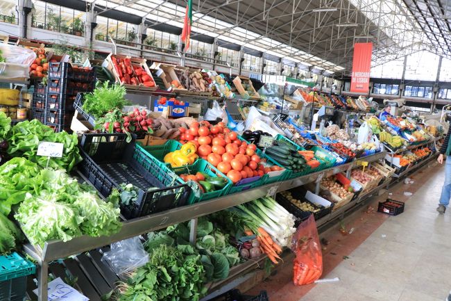 市場の方にも行ってみましたが、午後なのでほとんどのお店は閉まっていました。<br />八百屋さんが開いてるくらい。