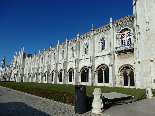 こちらが修道院の建物。<br />