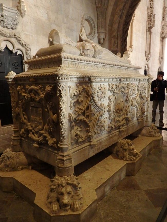 インド航路を発見したヴァスコ・ダ・ガマの棺