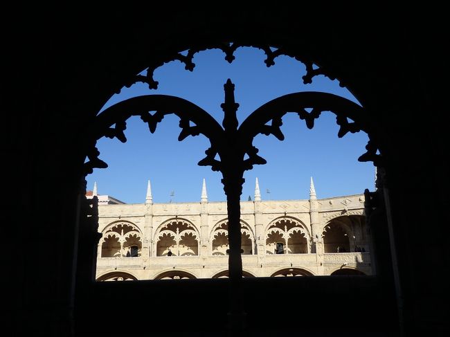 このアーチもきっと椰子の木をイメージしてるよね？！