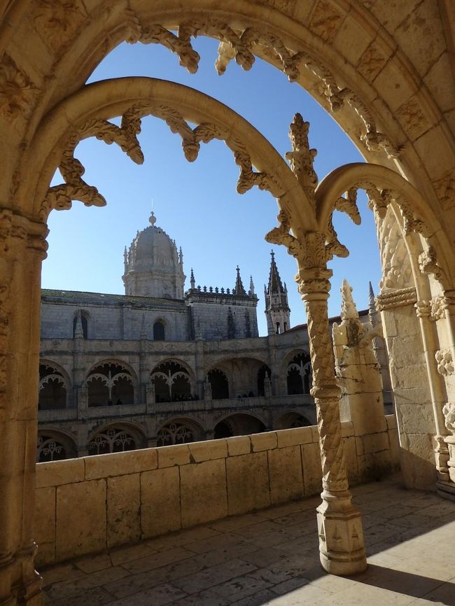 回廊から見る鐘楼