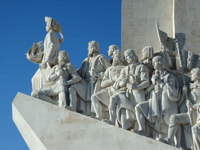 先頭はカラベル船を持つエンリケ航海王子。<br />２番目はアフリカ・ポルトガル帝国を形成したアフォンソ５世<br />３番目はインド航路を開拓したヴァスコ・ダ・ガマ<br />以下省略。<br /><br /><br />