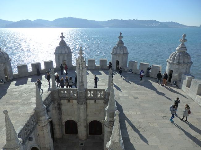 こうして見ると、建物自体が船に思えてくる。