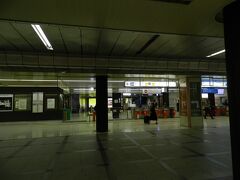 地下鉄に乗って博多駅に移動します。