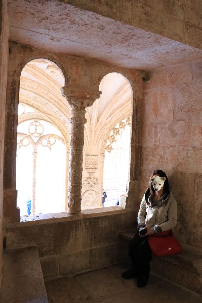 椅子があって、眺められるようになっています。<br />が、皆さん写真を撮るために待っているので、のんびりはしていられません。<br />次の方と交替です。