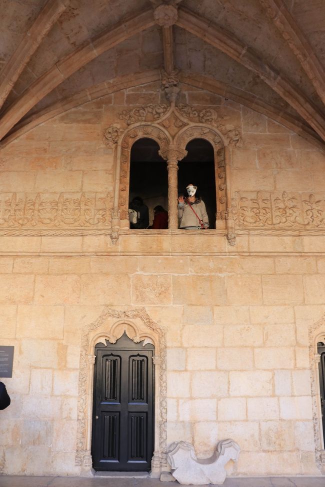 途中の窓からこんにちは！