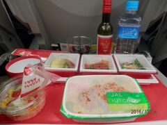 JL７３７機内食。