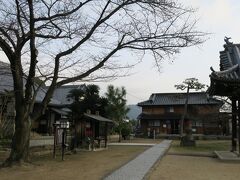 ９時２５分

室土寺と吉備津彦神社がありました。

冊子にお寺のお参りの仕方ってのが書いてあって、まず山門で一礼、出るときも山門で一礼とある。
ということでこれからちゃんと実施しよう。　一礼。