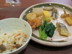 ホテルの朝食、料理が丁寧に仕上がっていて美味しかったです。

広島菜も食べてみた、おいしい。
あと鞆の浦でよく干してるのを見た小魚もあって、ここにきて食すことができました。うれしい
ふむふむ健康に良さそうだ。