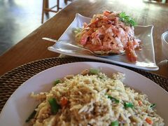 14時を過ぎお腹も空いてきたので、タラバー門近くのサラバーで遅い昼食を食べます。トマトのサラダが絶妙でした。