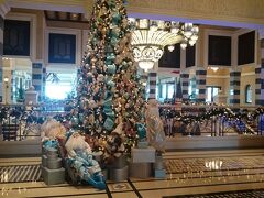 クリスマス仕様。ちなみにカタールはナショナルデイ終わるまでホテルもクリスマスデコレーション禁止令出てました。